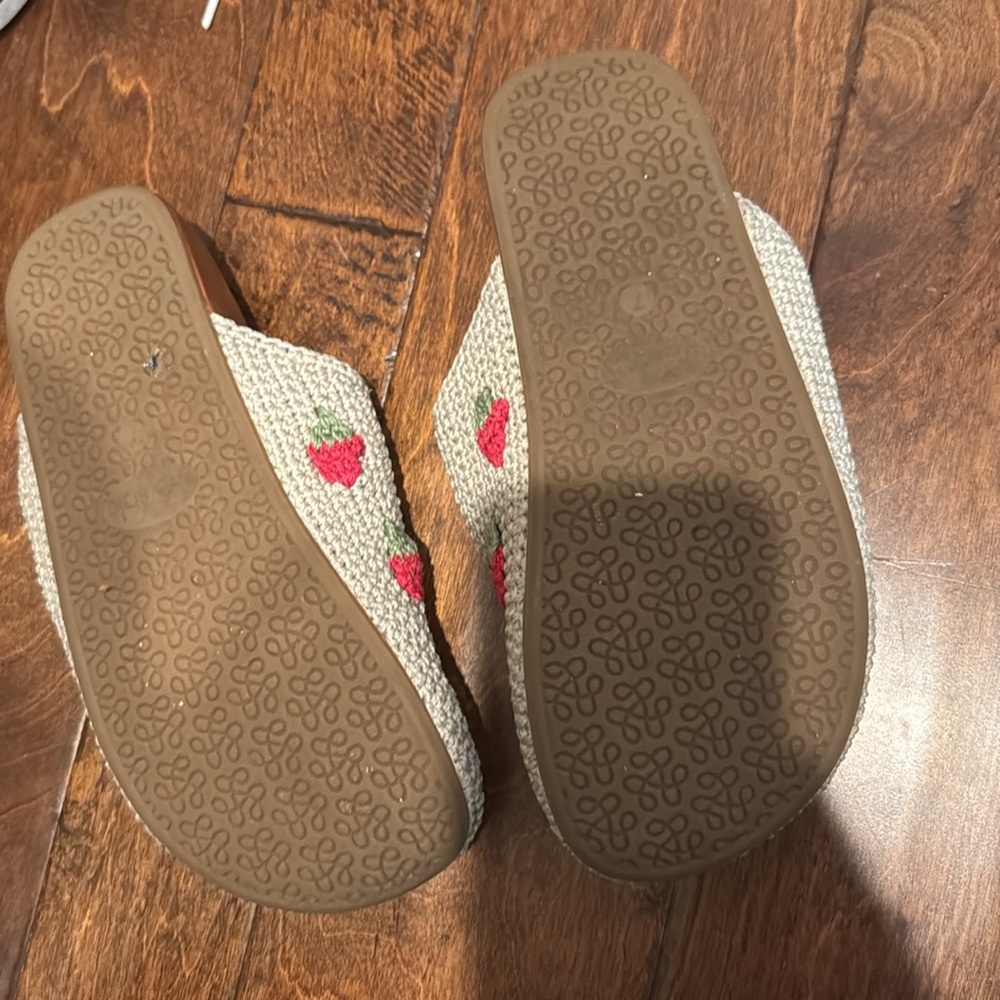 The Sak Crochet Mules with strawberry Accents - Picture 4 of 5